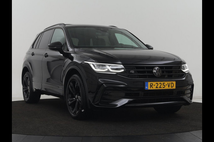 Volkswagen Tiguan 1.4 TSI eHybrid R Line | Panoramadak | Head-Up | Trekhaak | Stoelverwarming | Camera | Park Assist | Carplay | Matrix LED | Navigatie | Stuurverwarming | PHEV | Plug In