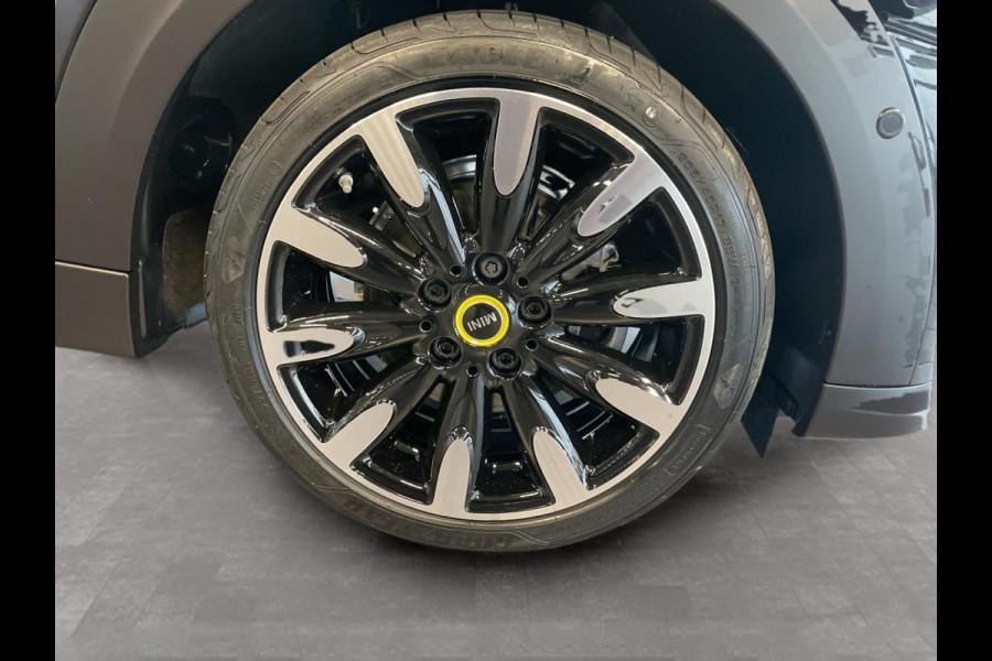 MINI Cooper SE Classic 33 kWh Head-Up Harman/Kardon Panoramadak . Neem contact op en we maken een afspraak!