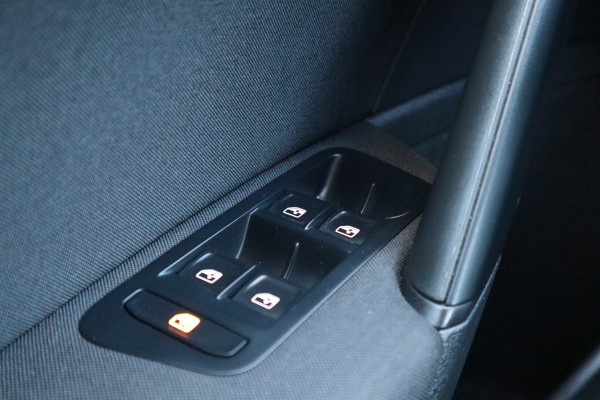 Volkswagen Golf 1.0 TSI Comfortline Business | Camera | Carplay | ACC |