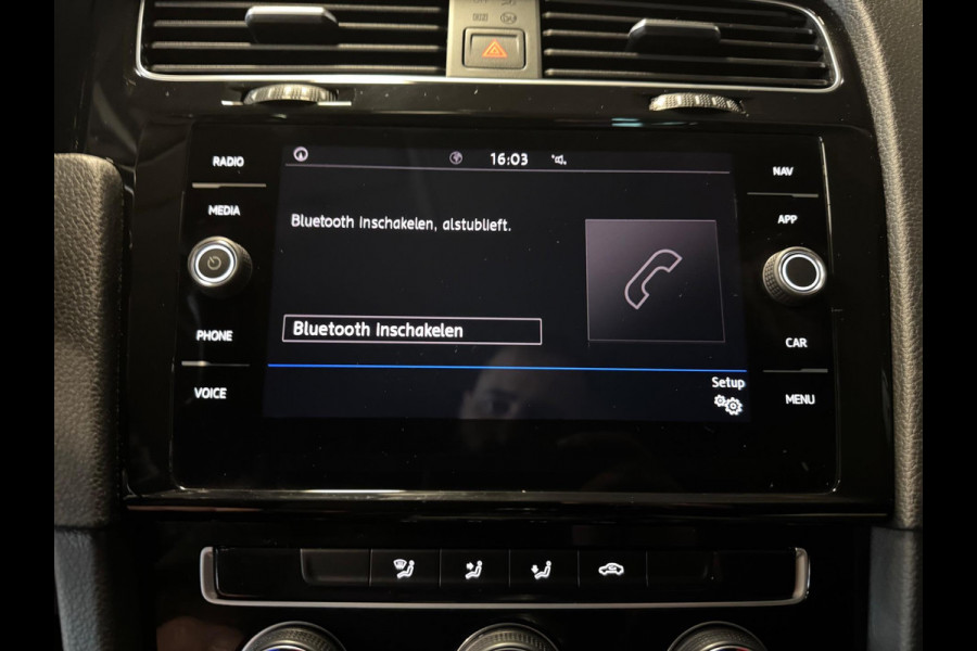 Volkswagen Golf 1.0 TSI Comfortline 85 KW 6 bak Navigatie Cruise control