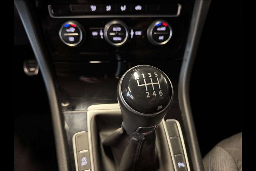 Volkswagen Golf 1.0 TSI Comfortline 85 KW 6 bak Navigatie Cruise control