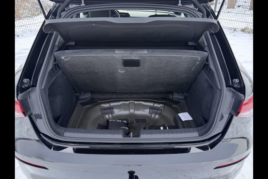 Audi A3 Sportback 30 TFSI Pro Line | 1e eigenaar | Trekhaak | Carplay | Stoelverwarming | Camera |
