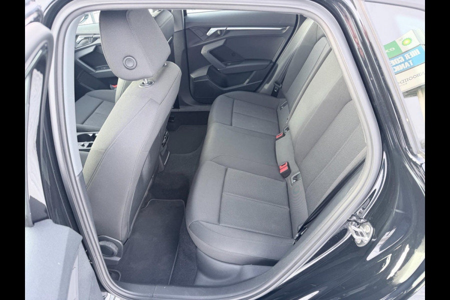 Audi A3 Sportback 30 TFSI Pro Line | 1e eigenaar | Trekhaak | Carplay | Stoelverwarming | Camera |