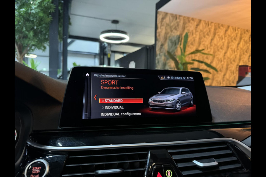 BMW 5 Serie Touring 520i Sport Line M Garantie Pano Memory StoelVentilatie StoelVW Elek Stuur Elek Achterklep Navi Cruise Rijklaar