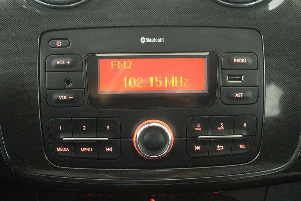 Dacia Sandero 0.9 TCe Laureate (TREKHAAK, PARKEERSENSOREN, AIRCO, RADIO)