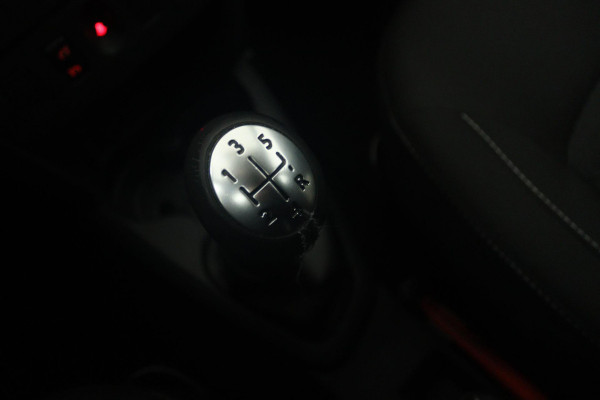 Dacia Sandero 0.9 TCe Laureate (TREKHAAK, PARKEERSENSOREN, AIRCO, RADIO)