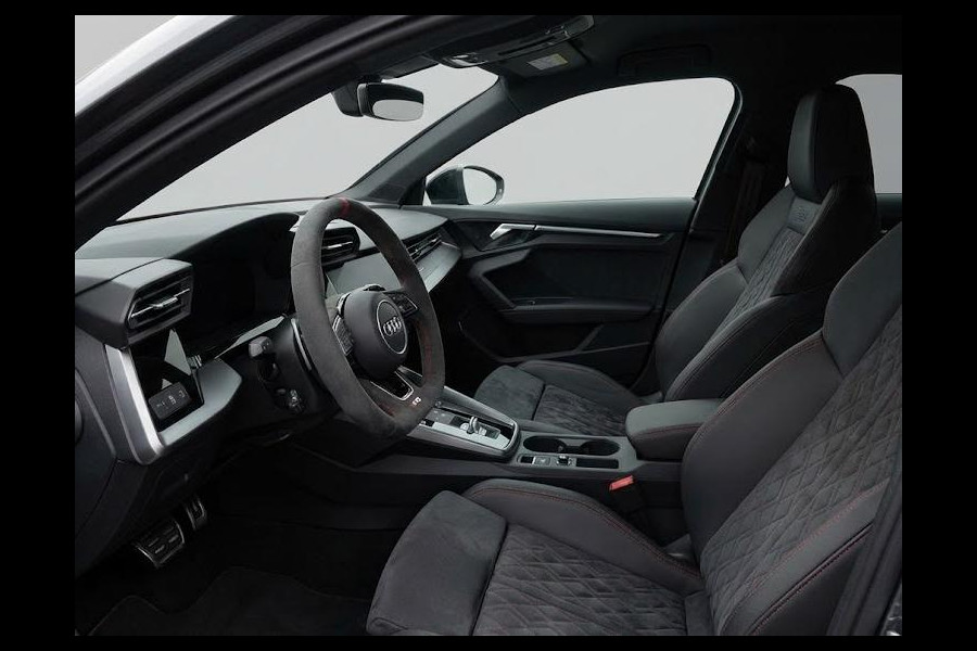 Audi A3 Limousine 2.5 TFSI RS 3 quattro 400pk | Panoramadak | 3-spaaks sport afgevlakt stuurwiel | Adaptief onderstel | SONOS Premium 3D Audio