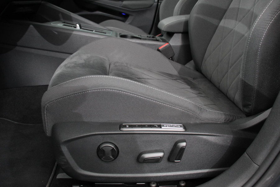 Volkswagen Golf 1.5 eTSI DSG Style 150Pk | Panoramadak | Navigatie | Digitale Cockpit | Adaptive Cruise Control | Lane/Side/Travel Assist | LED Matrix | Camera |