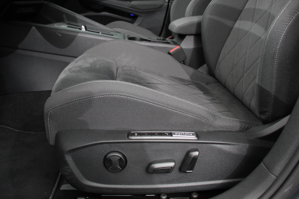 Volkswagen Golf 1.5 eTSI DSG Style 150Pk | Panoramadak | Navigatie | Digitale Cockpit | Adaptive Cruise Control | Lane/Side/Travel Assist | LED Matrix | Camera |