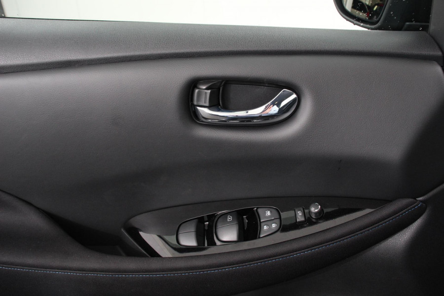 Nissan Leaf N-Connecta 40 kWh | Navigatie | Climate Control | Camera | Parkeer sensoren | cruise control | Lichtmetalen velgen