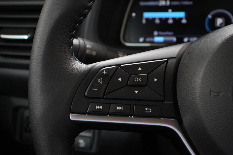 Nissan Leaf N-Connecta 40 kWh | Navigatie | Climate Control | Camera | Parkeer sensoren | cruise control | Lichtmetalen velgen