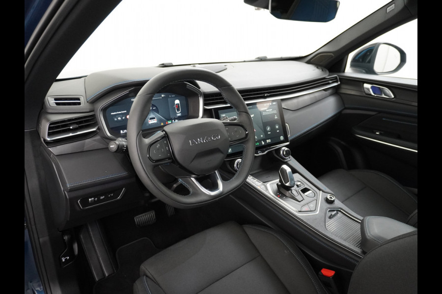 Lynk & Co 01 1.5 PHEV AUT-7 261pk Pano-Schuifdak Lmv 20" 360°Camera Zwarte hemel bekleding Apple Carplay Android Auto Adap.Cruise Navi Pdc Ec Elek.Memory.Stoel File assistent Dodehoek detector Elektrisch bedienbare achterklep Rijstrooksensor Wifi Verkeersbord detectie 425Nm koppel 3,7kw laadvermogen €44.880 Nieuwprijs 1e Eigenaar Origineel NLse auto!