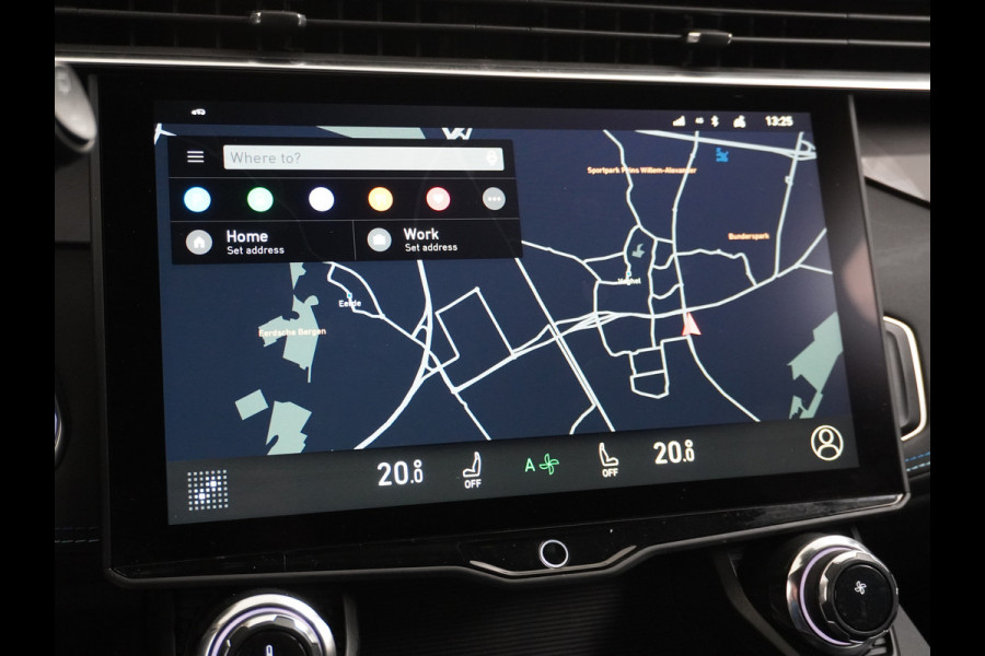 Lynk & Co 01 1.5 PHEV AUT-7 261pk Pano-Schuifdak Lmv 20" 360°Camera Zwarte hemel bekleding Apple Carplay Android Auto Adap.Cruise Navi Pdc Ec Elek.Memory.Stoel File assistent Dodehoek detector Elektrisch bedienbare achterklep Rijstrooksensor Wifi Verkeersbord detectie 425Nm koppel 3,7kw laadvermogen €44.880 Nieuwprijs 1e Eigenaar Origineel NLse auto!