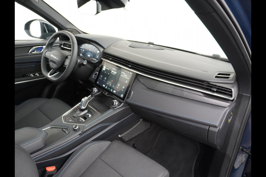 Lynk & Co 01 1.5 PHEV AUT-7 261pk Pano-Schuifdak Lmv 20" 360°Camera Zwarte hemel bekleding Apple Carplay Android Auto Adap.Cruise Navi Pdc Ec Elek.Memory.Stoel File assistent Dodehoek detector Elektrisch bedienbare achterklep Rijstrooksensor Wifi Verkeersbord detectie 425Nm koppel 3,7kw laadvermogen €44.880 Nieuwprijs 1e Eigenaar Origineel NLse auto!