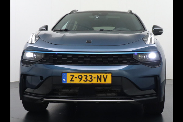 Lynk & Co 01 1.5 PHEV AUT-7 261pk Pano-Schuifdak Lmv 20" 360°Camera Zwarte hemel bekleding Apple Carplay Android Auto Adap.Cruise Navi Pdc Ec Elek.Memory.Stoel File assistent Dodehoek detector Elektrisch bedienbare achterklep Rijstrooksensor Wifi Verkeersbord detectie 425Nm koppel 3,7kw laadvermogen €44.880 Nieuwprijs 1e Eigenaar Origineel NLse auto!