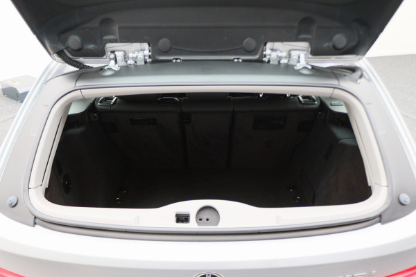 BMW 3 Serie Touring 318i High Executive Automaat LED, Navigatie, Leer, Climate, Cruise, PDC, Bluetooth, Elektr. Pakket, 16''