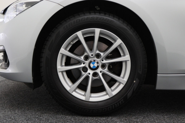 BMW 3 Serie Touring 318i High Executive Automaat LED, Navigatie, Leer, Climate, Cruise, PDC, Bluetooth, Elektr. Pakket, 16''