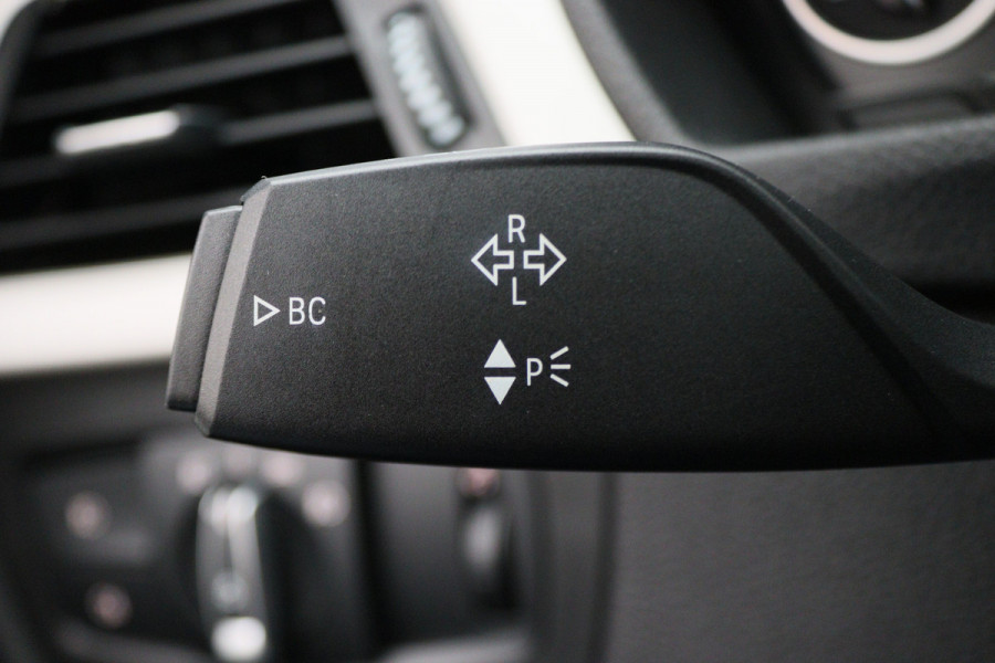 BMW 3 Serie Touring 318i High Executive Automaat LED, Navigatie, Leer, Climate, Cruise, PDC, Bluetooth, Elektr. Pakket, 16''