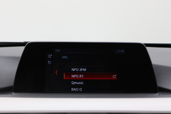 BMW 3 Serie Touring 318i High Executive Automaat LED, Navigatie, Leer, Climate, Cruise, PDC, Bluetooth, Elektr. Pakket, 16''