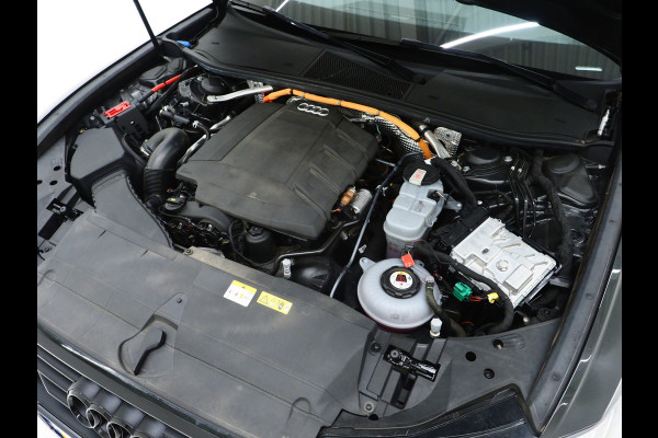 Audi A6 Avant 55 TFSI e quattro Competition Full Black | Panoramadak | B&O Audio | Camera | Keyless | Adaptive Cruise | Trekhaak | Carplay