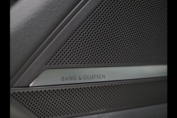 Audi A6 Avant 55 TFSI e quattro Competition Full Black | Panoramadak | B&O Audio | Camera | Keyless | Adaptive Cruise | Trekhaak | Carplay