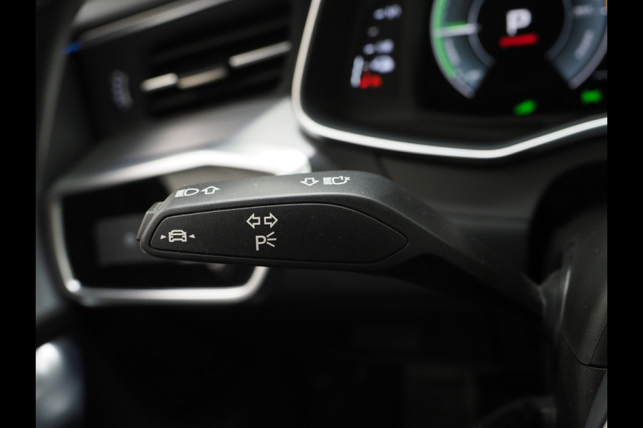 Audi A6 Avant 55 TFSI e quattro Competition Full Black | Panoramadak | B&O Audio | Camera | Keyless | Adaptive Cruise | Trekhaak | Carplay