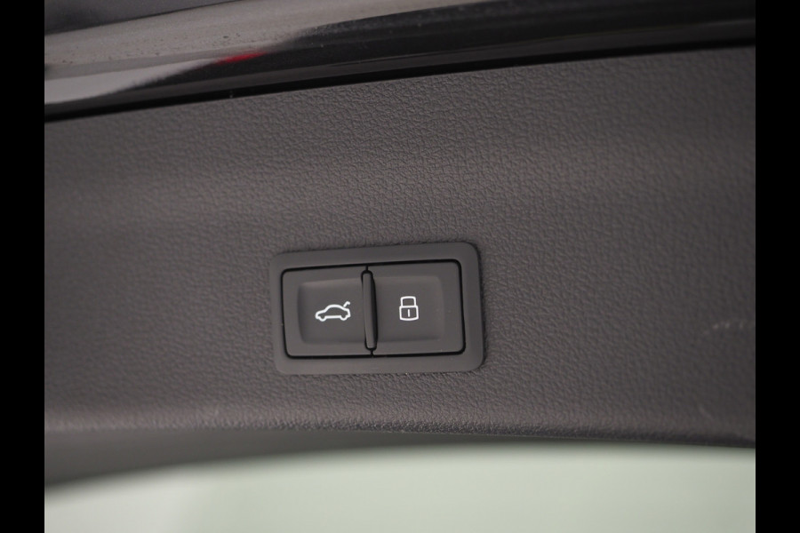 Audi A6 Avant 55 TFSI e quattro Competition Full Black | Panoramadak | B&O Audio | Camera | Keyless | Adaptive Cruise | Trekhaak | Carplay