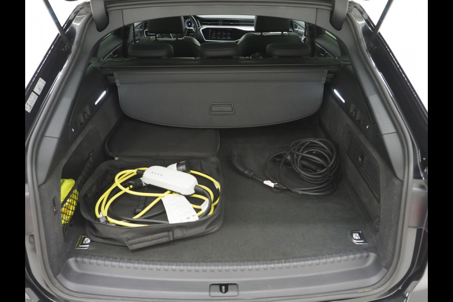 Audi A6 Avant 55 TFSI e quattro Competition Full Black | Panoramadak | B&O Audio | Camera | Keyless | Adaptive Cruise | Trekhaak | Carplay