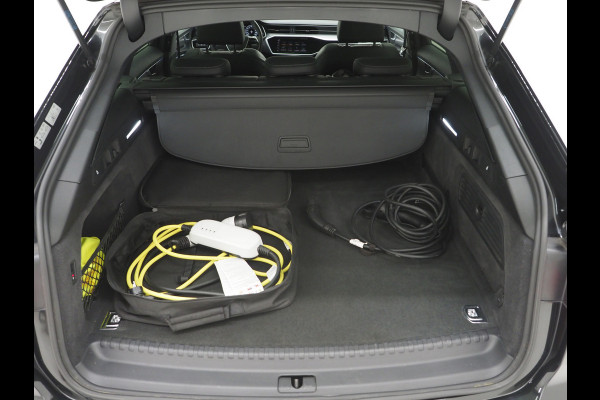Audi A6 Avant 55 TFSI e quattro Competition Full Black | Panoramadak | B&O Audio | Camera | Keyless | Adaptive Cruise | Trekhaak | Carplay