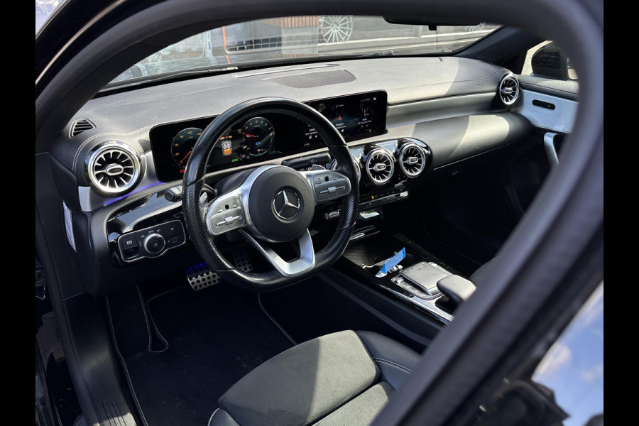Mercedes-Benz A-Klasse 250 e Business Solution AMG Limited Panoramadak Ambient Widescreen AMG Cruise Camera