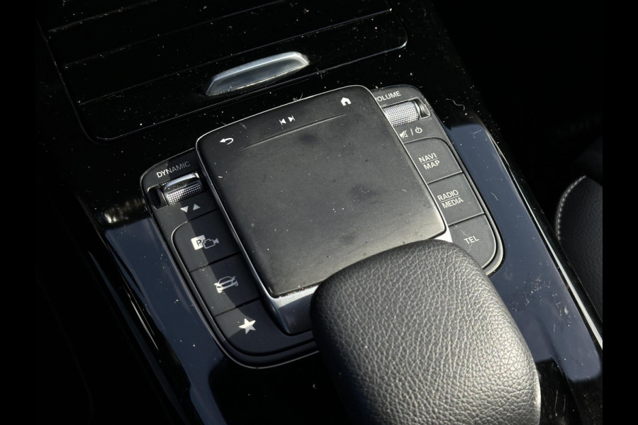 Mercedes-Benz A-Klasse 250 e Business Solution AMG Limited Panoramadak Ambient Widescreen AMG Cruise Camera