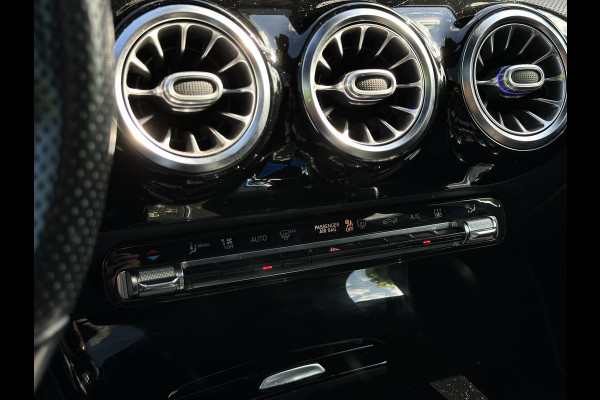 Mercedes-Benz A-Klasse 250 e Business Solution AMG Limited Panoramadak Ambient Widescreen AMG Cruise Camera