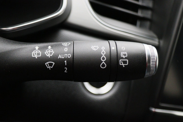 Renault Captur 1.6 E-Tech Plug-in Hybrid 160 Intens Two-Tone, Virtual Cockpit, Apple Carplay, Camera, Cruise, LED, DAB, 18''