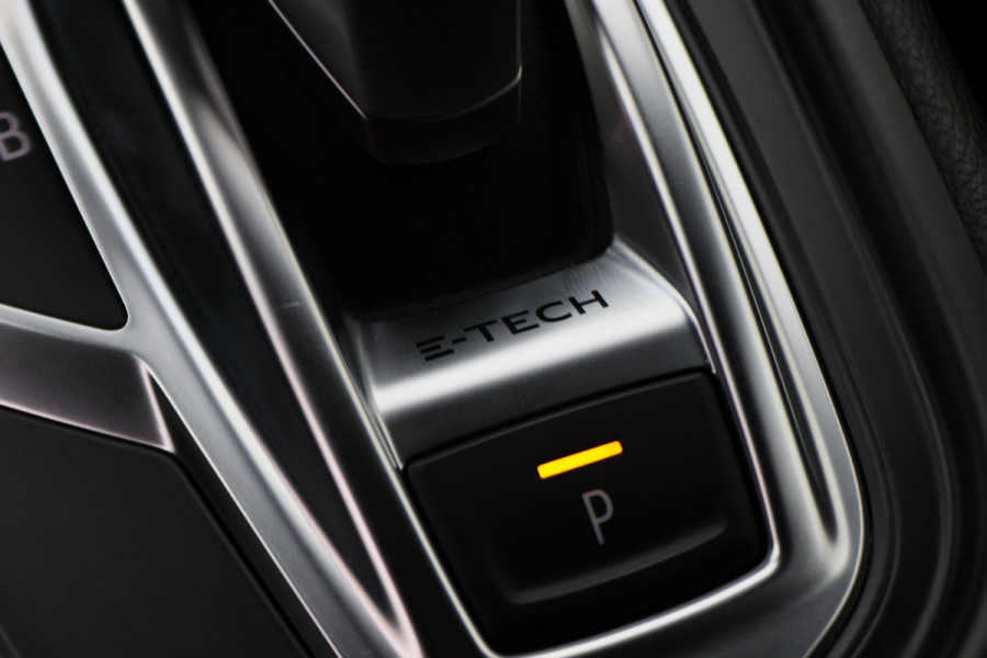 Renault Captur 1.6 E-Tech Plug-in Hybrid 160 Intens Two-Tone, Virtual Cockpit, Apple Carplay, Camera, Cruise, LED, DAB, 18''