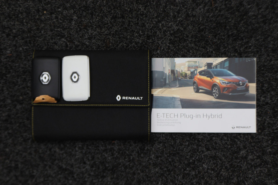 Renault Captur 1.6 E-Tech Plug-in Hybrid 160 Intens Two-Tone, Virtual Cockpit, Apple Carplay, Camera, Cruise, LED, DAB, 18''