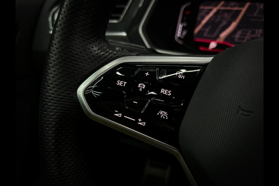 Volkswagen Tiguan 1.5 TSI R-Line Head-up | Pano | Trekhaak