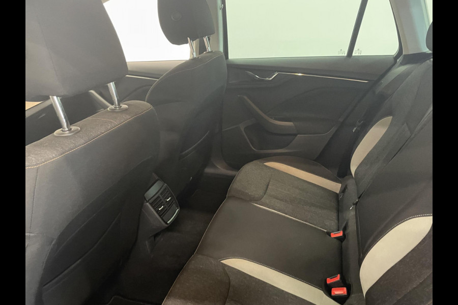 Škoda Kamiq 1.0 TSI 110pk DSG Style Navigatie Apple Carplay/Android Auto Climate Control Elektrisch bedienbare kofferbak Dab Extra Getint Glas
