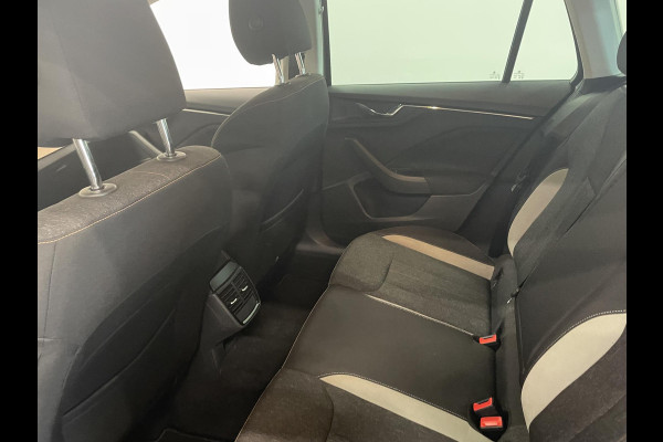 Škoda Kamiq 1.0 TSI 110pk DSG Style Navigatie Apple Carplay/Android Auto Climate Control Elektrisch bedienbare kofferbak Dab Extra Getint Glas
