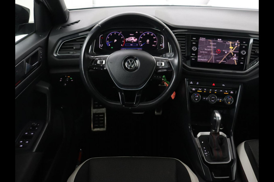 Volkswagen T-Roc 1.5 TSI Sport | 1e eigenaar | Panoramadak | Stoelverwarming | Camera | Carplay | Adaptive cruise | Navigatie | Full LED | Virtual Cockpit | Getint glas | Climate control