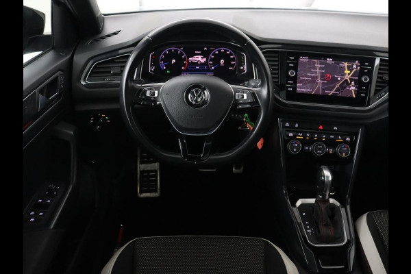 Volkswagen T-Roc 1.5 TSI Sport | 1e eigenaar | Panoramadak | Stoelverwarming | Camera | Carplay | Adaptive cruise | Navigatie | Full LED | Virtual Cockpit | Getint glas | Climate control