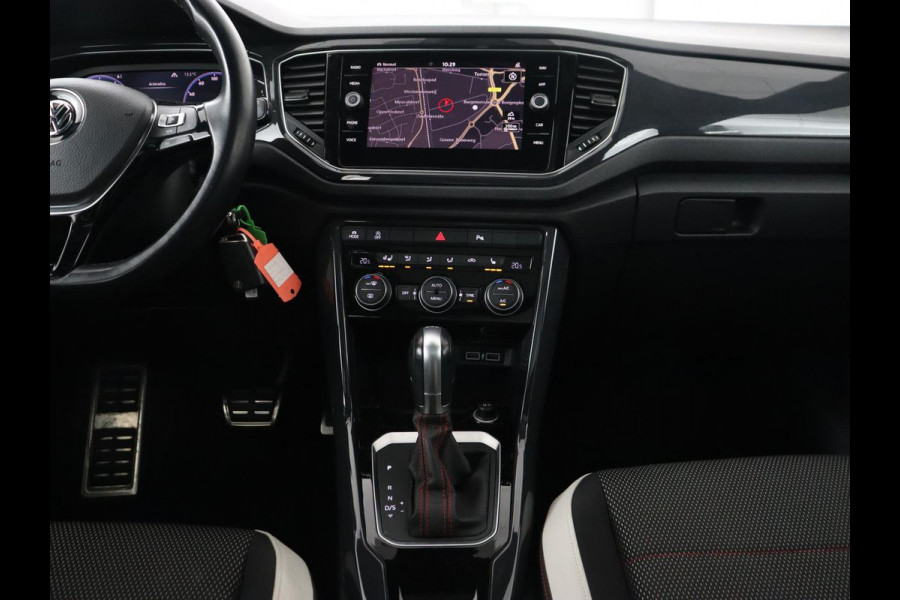 Volkswagen T-Roc 1.5 TSI Sport | 1e eigenaar | Panoramadak | Stoelverwarming | Camera | Carplay | Adaptive cruise | Navigatie | Full LED | Virtual Cockpit | Getint glas | Climate control