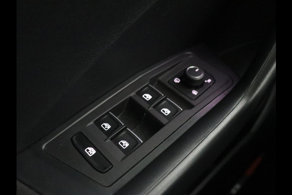 Volkswagen T-Roc 1.5 TSI Sport | 1e eigenaar | Panoramadak | Stoelverwarming | Camera | Carplay | Adaptive cruise | Navigatie | Full LED | Virtual Cockpit | Getint glas | Climate control