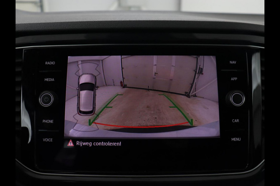 Volkswagen T-Roc 1.5 TSI Sport | 1e eigenaar | Panoramadak | Stoelverwarming | Camera | Carplay | Adaptive cruise | Navigatie | Full LED | Virtual Cockpit | Getint glas | Climate control