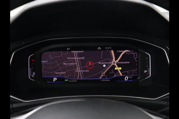 Volkswagen T-Roc 1.5 TSI Sport | 1e eigenaar | Panoramadak | Stoelverwarming | Camera | Carplay | Adaptive cruise | Navigatie | Full LED | Virtual Cockpit | Getint glas | Climate control