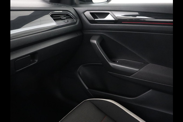 Volkswagen T-Roc 1.5 TSI Sport | 1e eigenaar | Panoramadak | Stoelverwarming | Camera | Carplay | Adaptive cruise | Navigatie | Full LED | Virtual Cockpit | Getint glas | Climate control