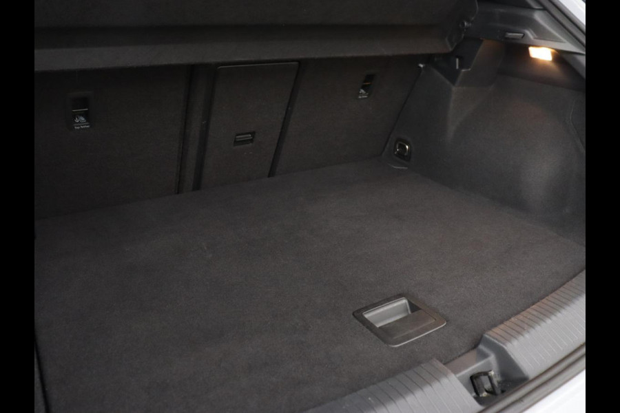 Volkswagen T-Roc 1.5 TSI Sport | 1e eigenaar | Panoramadak | Stoelverwarming | Camera | Carplay | Adaptive cruise | Navigatie | Full LED | Virtual Cockpit | Getint glas | Climate control