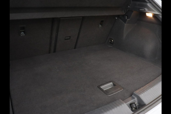 Volkswagen T-Roc 1.5 TSI Sport | 1e eigenaar | Panoramadak | Stoelverwarming | Camera | Carplay | Adaptive cruise | Navigatie | Full LED | Virtual Cockpit | Getint glas | Climate control