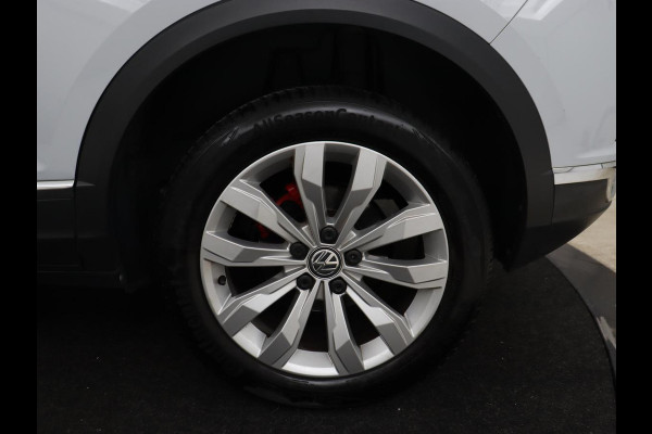 Volkswagen T-Roc 1.5 TSI Sport | 1e eigenaar | Panoramadak | Stoelverwarming | Camera | Carplay | Adaptive cruise | Navigatie | Full LED | Virtual Cockpit | Getint glas | Climate control