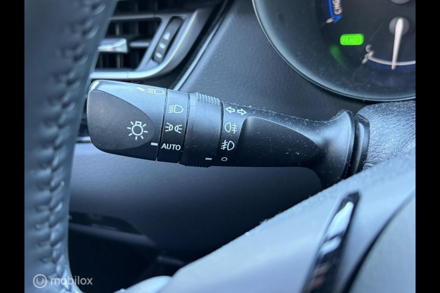 Toyota C-HR 1.8 Hybrid Dynamic FM nav carplay / Clima / Stoelverw. / 18" / 56.860 km!! 1e eig!! Keyless