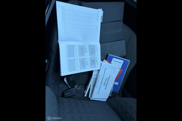 Toyota C-HR 1.8 Hybrid Dynamic FM nav carplay / Clima / Stoelverw. / 18" / 56.860 km!! 1e eig!! Keyless